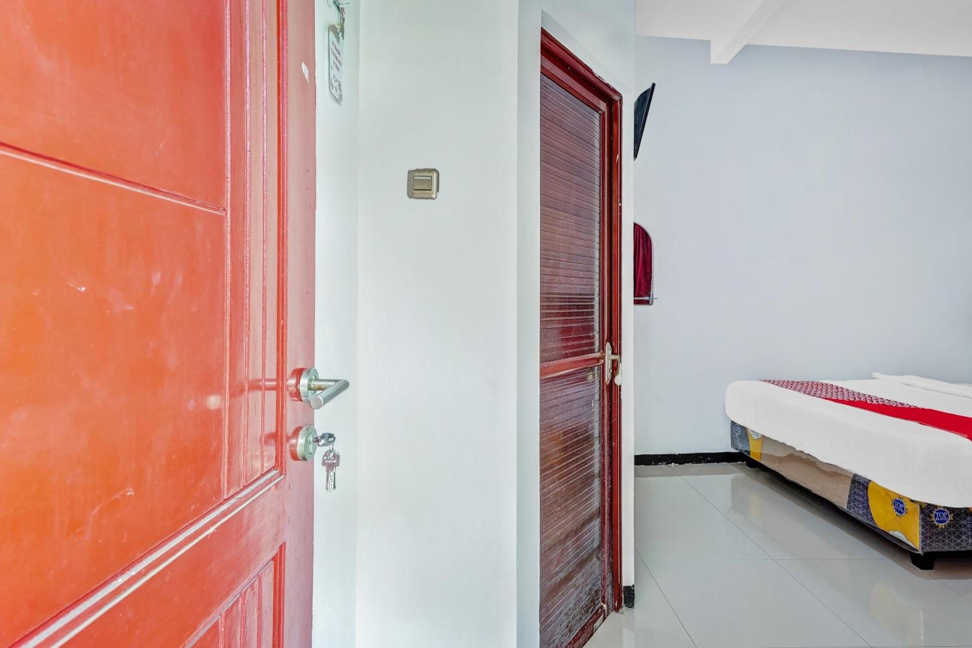 Hotel Kalimantan Сурабая Экстерьер фото